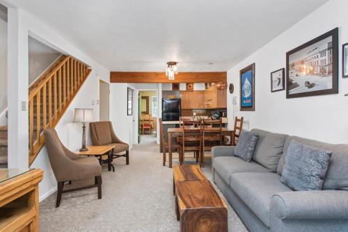 Alpenblick 1, Three Level Townhouse with Fireplace, Private Balcony, and Great Location