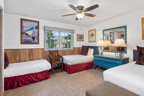 Alpenblick 1, Three Level Townhouse with Fireplace, Private Balcony, and Great Location Alpenblick 1, Three Level Townhouse with Fireplace, Private Balcony, and Great Location