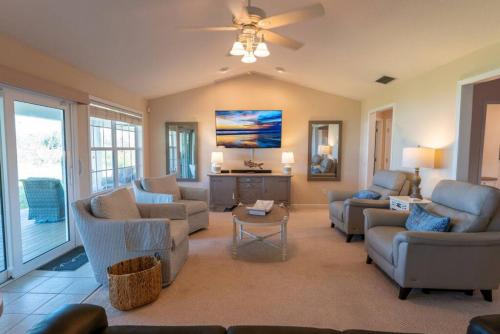 บริการและสิ่งอำนวยความสะดวก, Sunset at Marker 62 on the Intracoastal in หาดเครสเซนต์