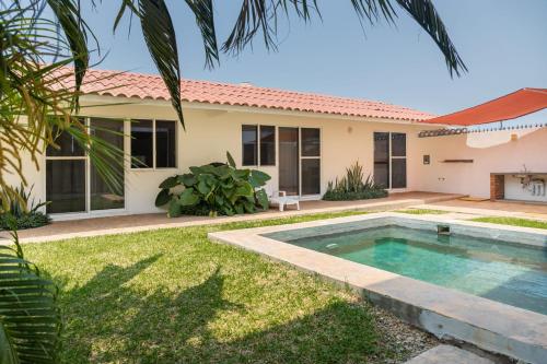 NEW Tropical Garden with Shared Pool plus BBQ and Beach 660 mts
