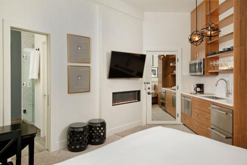 Independence Square 212, Studio with Beautiful Finishes. A+ Location in Downtown Aspen detail
