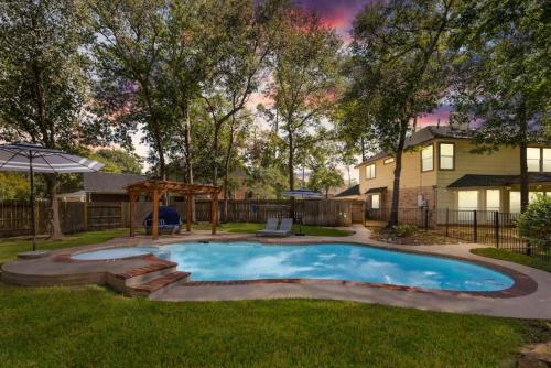 Spring TX 5BR Train Theme Heated Pool Hot Tub EV Ready Sleeps 16 - Hufsmith, TX