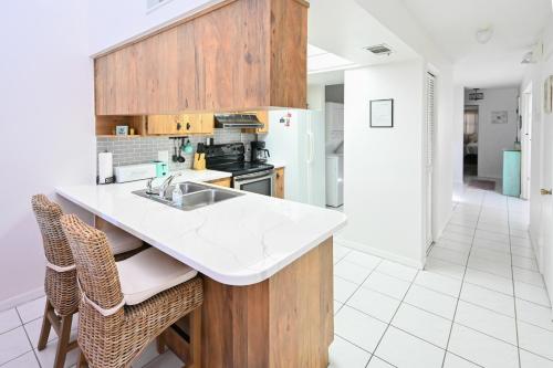 Satellite Beach Townhome w/ Patios: 2 Mi to Beach in Satellite Beach (FL)