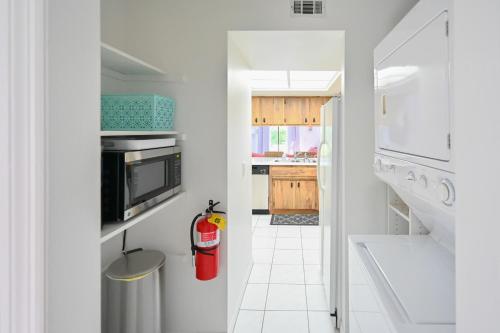 Satellite Beach Townhome w/ Patios: 2 Mi to Beach in Satellite Beach (FL)