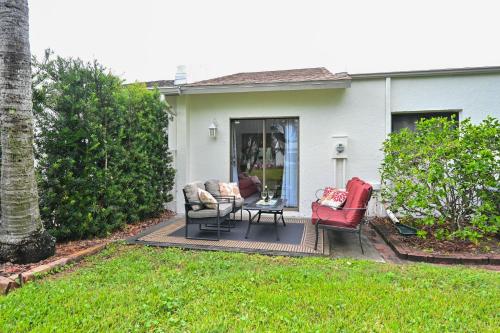 Satellite Beach Townhome w/ Patios: 2 Mi to Beach in Satellite Beach (FL)