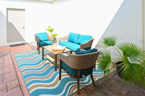 Satellite Beach Townhome w/ Patios: 2 Mi to Beach in Satellite Beach (FL)