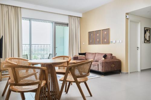 Bellavista Apartments Holiday Homes LLC - Downtown Views II Tower 1 Modern 2BR Downtown City View, Dubaï