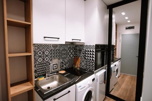 Barrikada Str Studio Apartment - THE NEST - image 3