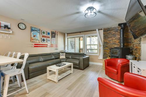 Townhome with Fire Pit and Hot Tub 1 Mi to Main Street - main image
