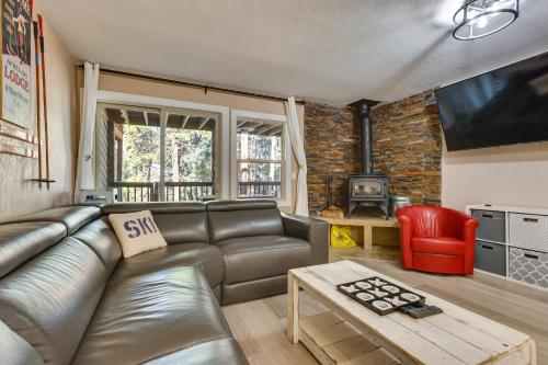 Breckenridge Retreat with Hot Tub, Near Main Street! in Breckenridge, USA