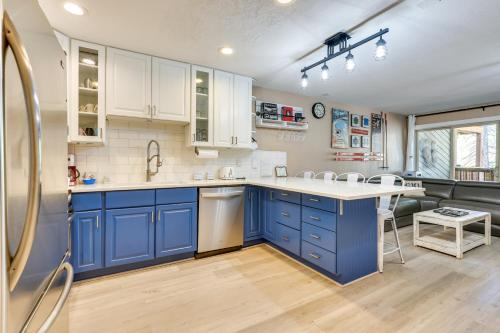 Breckenridge Retreat with Hot Tub, Near Main Street! in Breckenridge, USA