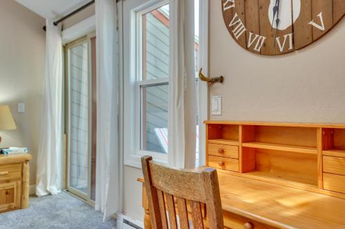 Townhome with Fire Pit and Hot Tub 1 Mi to Main Street - image 9