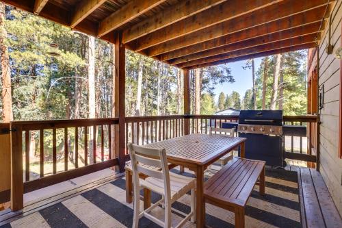 Townhome with Fire Pit and Hot Tub 1 Mi to Main Street - image 7