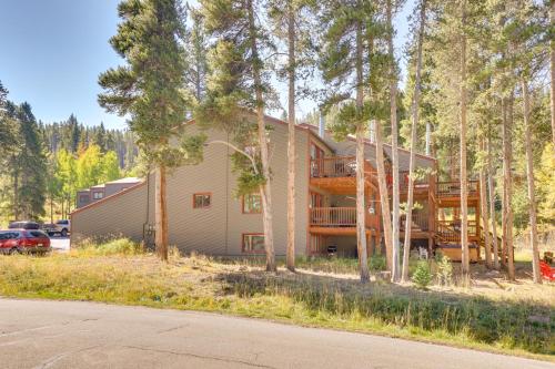 Townhome with Fire Pit and Hot Tub 1 Mi to Main Street - image 2