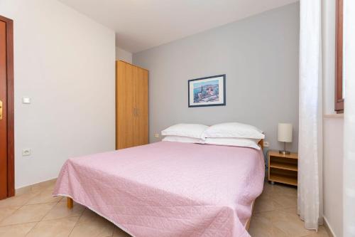 One-Bedroom Apartment with Sea View image 10