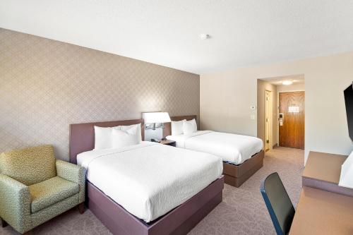 2 queen beds