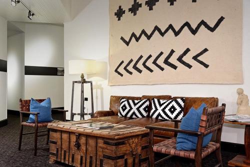 Independence Square 302, Top Floor Stylish Hotel Room with Wet Bar, A/C, in Downtown Aspen, Aspen (foto 8)