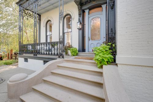 Chic & Historic Apartment ~ 6 Mi to Louisville! in 新奧爾巴尼(IN)