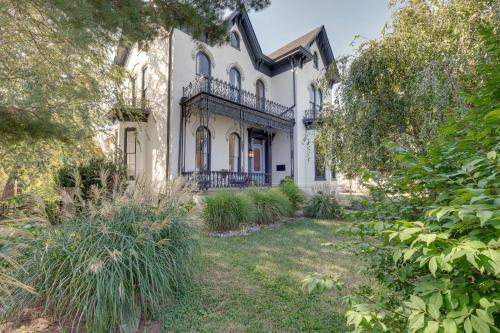 Chic & Historic Apartment ~ 6 Mi to Louisville! in 新奧爾巴尼(IN)