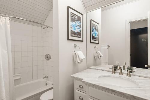 Independence Square 211, Chic Hotel Room with Mountain Views, A/C, & Rooftop Hot Tub, Aspen (foto 5)