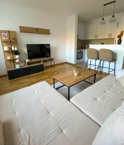 FRONT Apartment