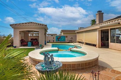 Lake Escape...Pool, Spa, Lake View, Pet Friendly