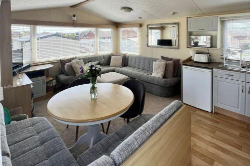 8 berth pet friendly caravan, Penrhyn Bay, Llandudno