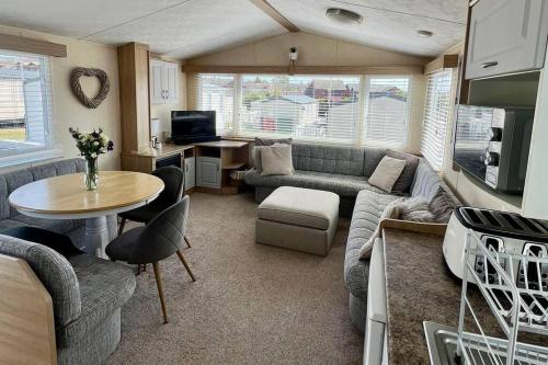 8 berth pet friendly caravan, Penrhyn Bay, Llandudno