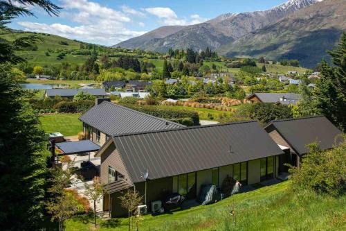 Three Peaks, Queenstown - Spa Pool & Outdoor Fire