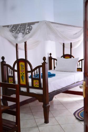 Twin Room image 3
