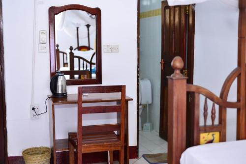 Twin Room image 9