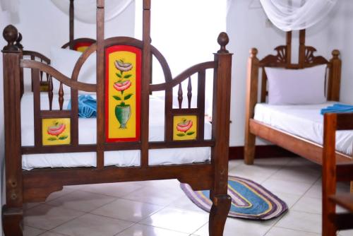 Twin Room image 7