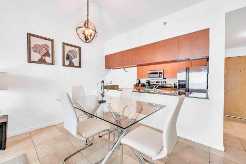 Modern 1 Bed in the Heart of Brickell With Free Parking in Miami, USA