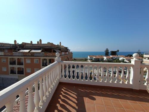 LOVELY PENTHOUSE in front of the beach with free parking, Малага