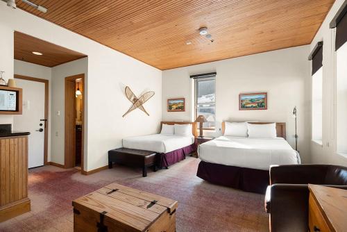 Independence Square Unit 313, Downtown Hotel Room in Aspen with Rooftop Hot Tub, Aspen