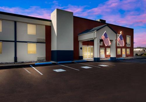المنظر الخارجي, بست ويسترن أدينا إن (Best Western Adena Inn) in شيليكوث