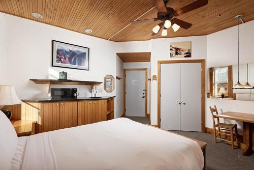 Independence Square Unit 311 - image 10