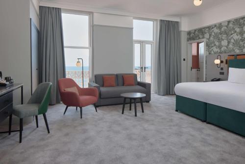 1 king bed, 1 sofa bed
