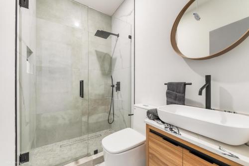 Bathroom, One Bedroom Apartment with kitchen L13 in Coral Terrace