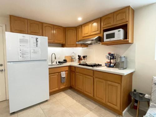 Kitchen, Coastal Getaway - Luxe Suite near Cliff, Lake & Local Shops in Pacifica