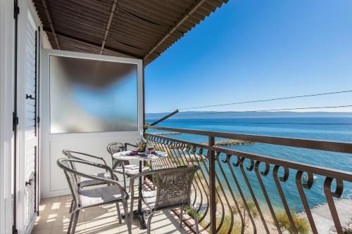 Family friendly seaside apartments Podstrana Split - 13725 - image 2