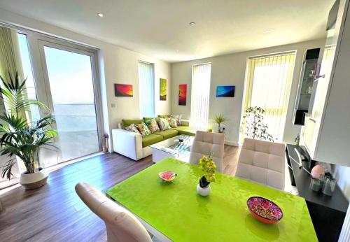 Spacious 2 bed flat next to Elizabeth line, Londyn (zdjęcie 6)