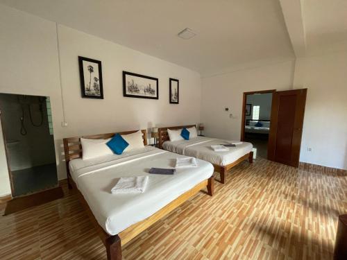 3 king beds