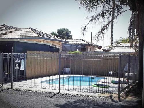 Buitenkant, Country Roads Motor Inn in West Wyalong