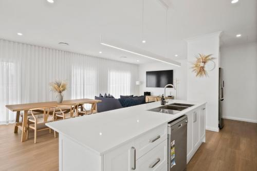 Ivory Cottage - Modern Meets Traditional