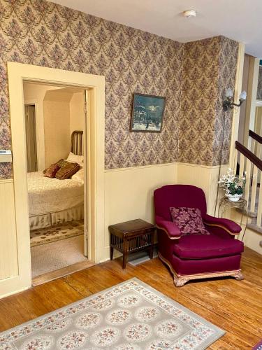 Ortak salon/TV alanı, Pansy’s Parlor Bed & Breakfast in Golden
