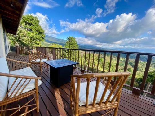 Surrounding environment, Astonishing view at Poas Volcano slopes: Casa Lili in Grecia