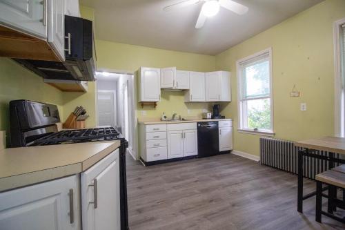 2 bedroom condo close to Boston and Cambridge with free parkings in Boston, USA
