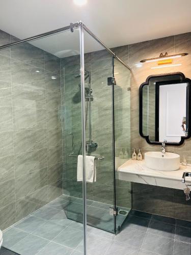 room detail thumbnail 2