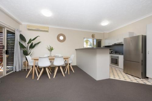 2 bed unit in South Townsville